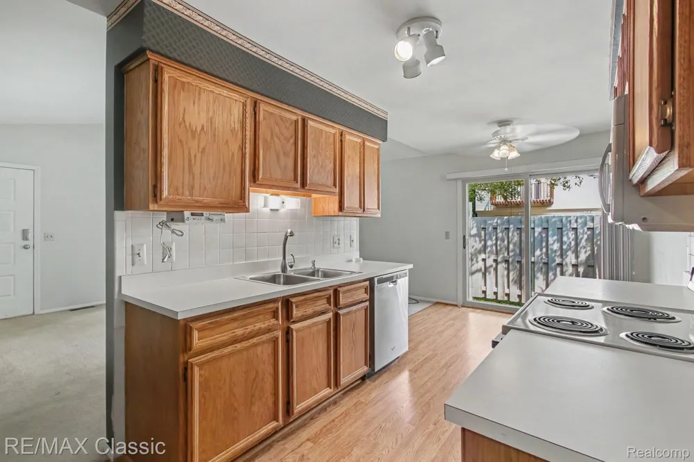 1489 Dover Hill Walled Lake City, MI 48390
