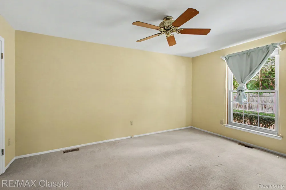 1489 Dover Hill Walled Lake City, MI 48390