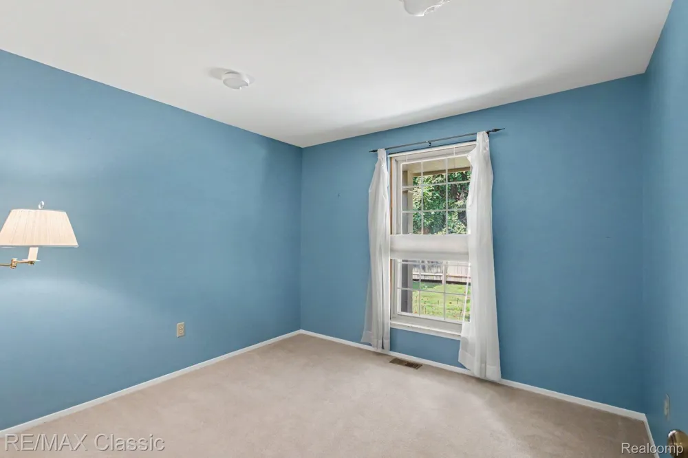 1489 Dover Hill Walled Lake City, MI 48390