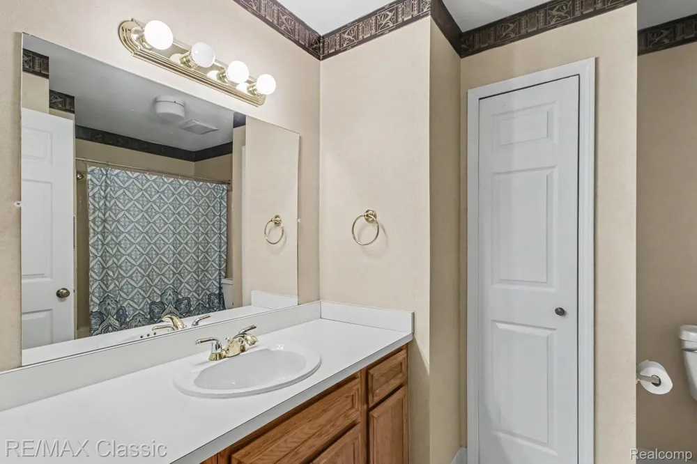 1489 Dover Hill Walled Lake City, MI 48390
