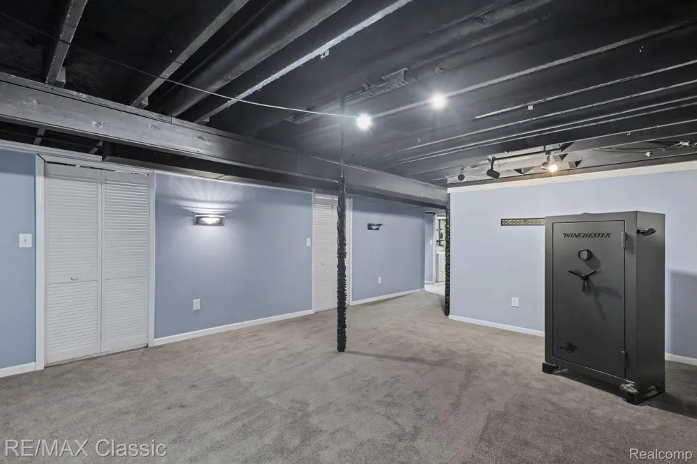 1489 Dover Hill Walled Lake City, MI 48390