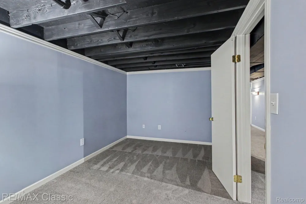 1489 Dover Hill Walled Lake City, MI 48390