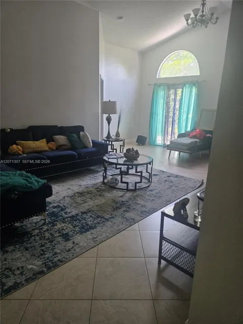 818 E Palm Run Dr