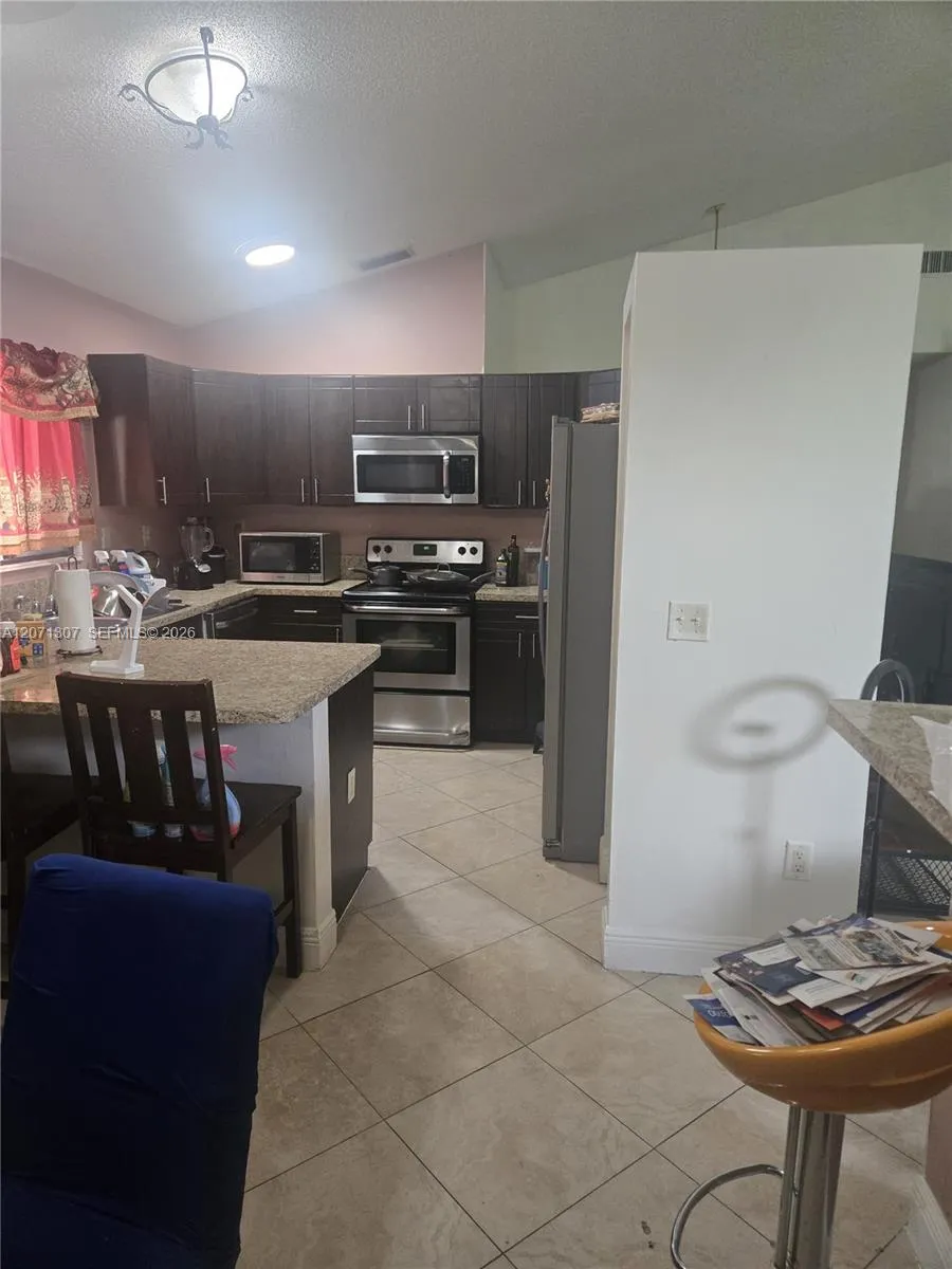 818 E Palm Run Dr North Lauderdale, FL 33068