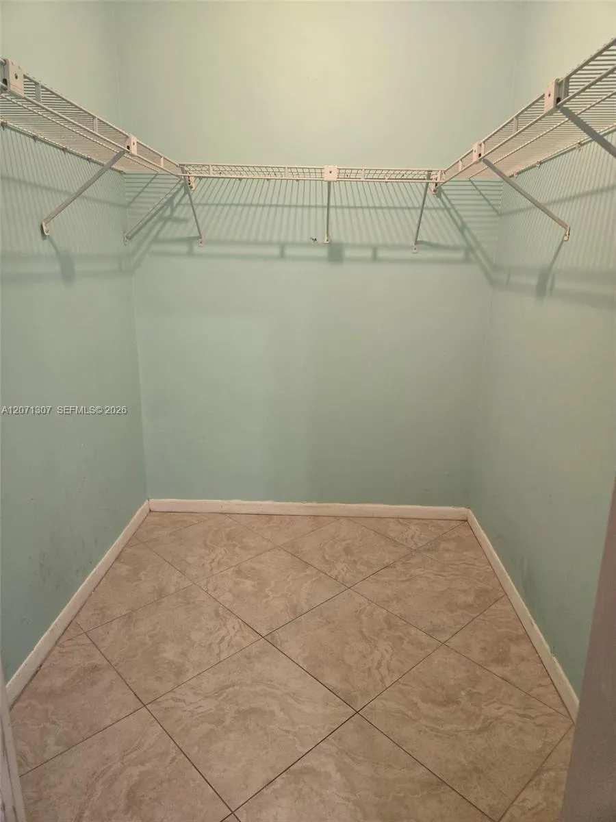 818 E Palm Run Dr North Lauderdale, FL 33068