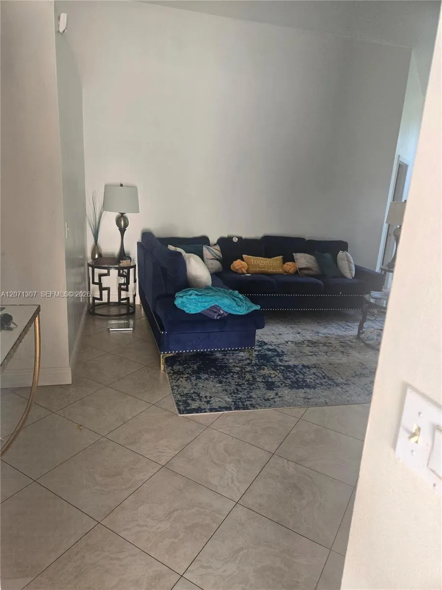 818 E Palm Run Dr North Lauderdale, FL 33068