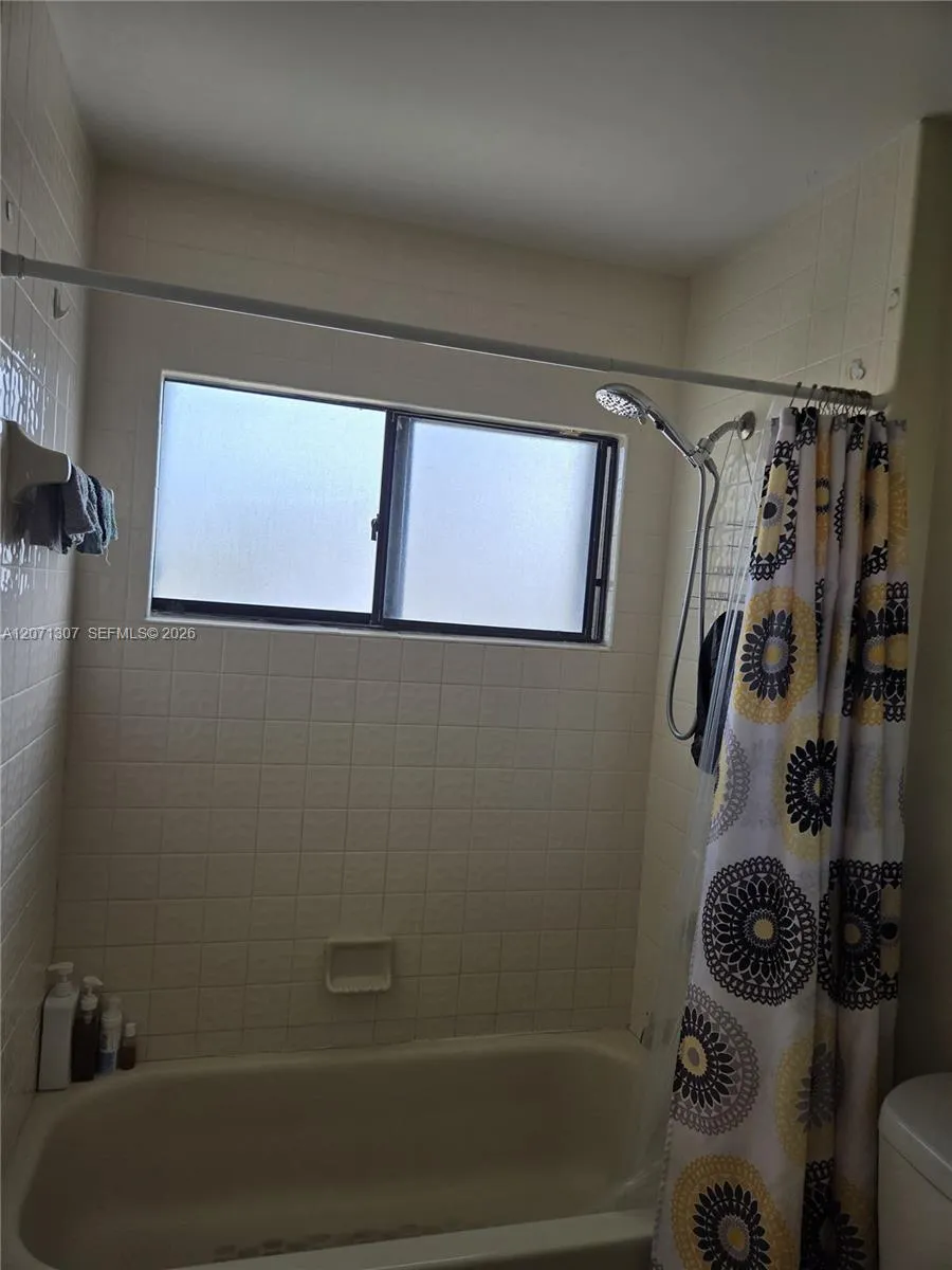 818 E Palm Run Dr North Lauderdale, FL 33068