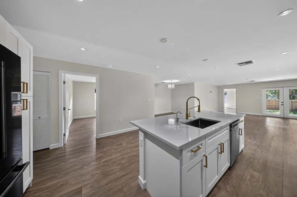410 NE 34TH STREET Oakland Park, FL 33334