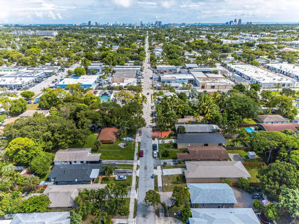410 NE 34TH STREET Oakland Park, FL 33334