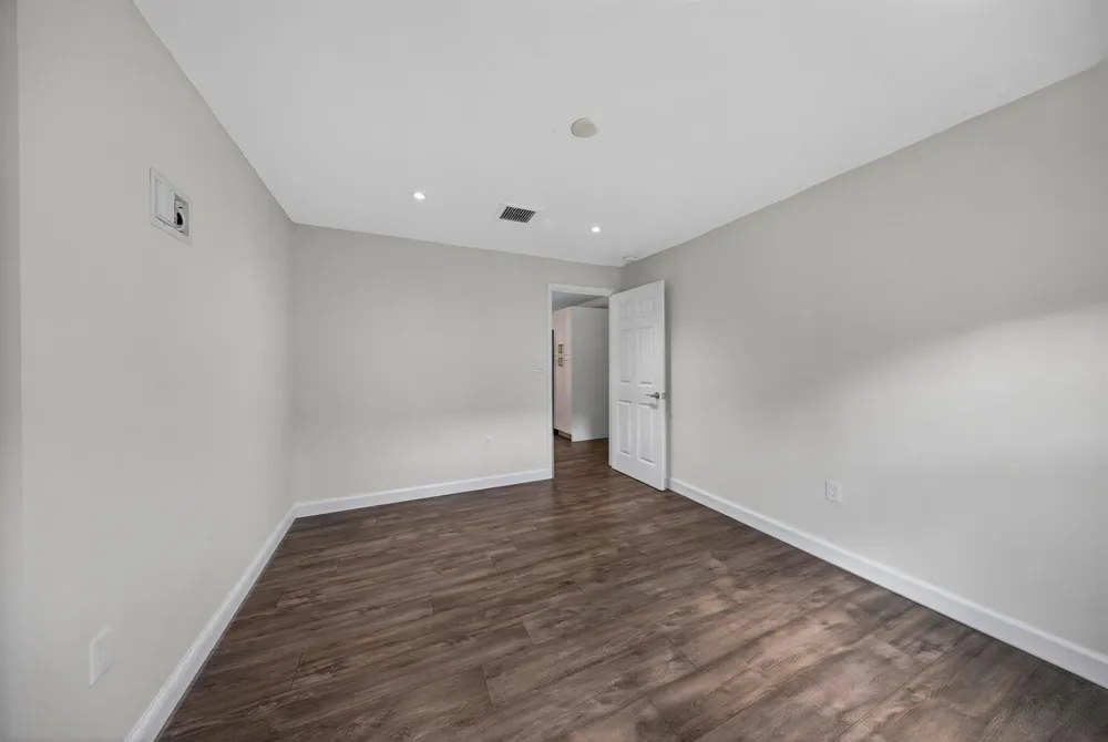 410 NE 34TH STREET Oakland Park, FL 33334