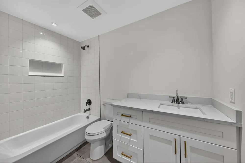 410 NE 34TH STREET Oakland Park, FL 33334