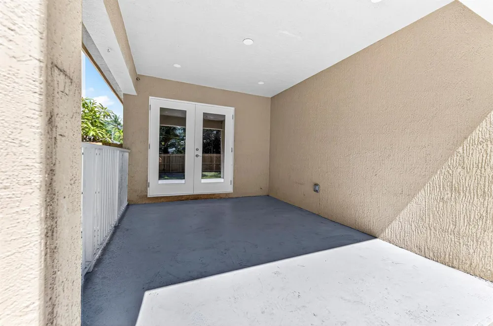 410 NE 34TH STREET Oakland Park, FL 33334