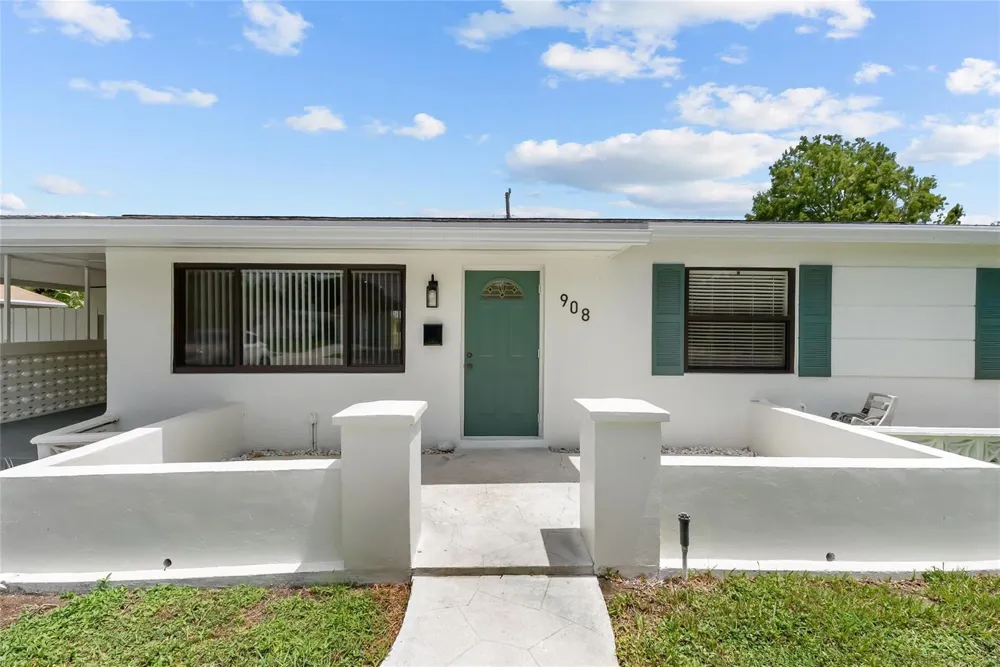 908 LIGHTHOUSE DRIVE North Palm Beach, FL 33408