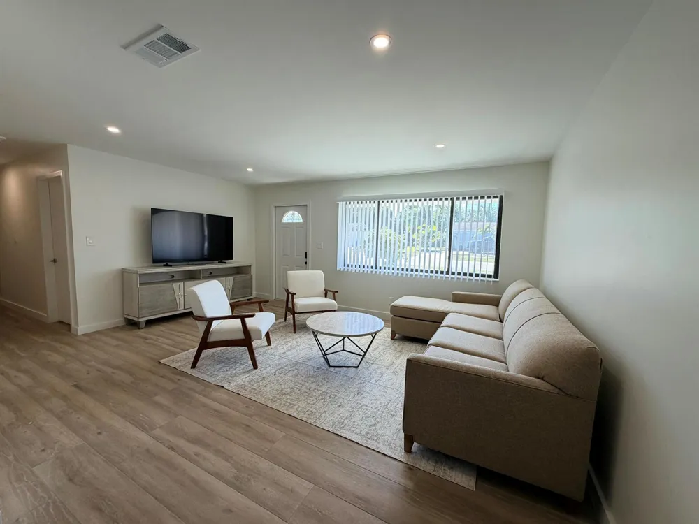 908 LIGHTHOUSE DRIVE North Palm Beach, FL 33408