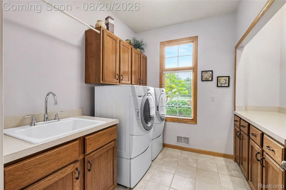 4678 Edinburgh Drive Genoa Township, MI 48843
