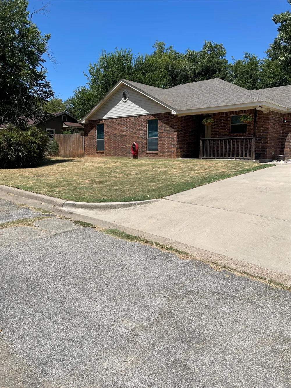 607 E Water Street Weatherford, TX 76086
