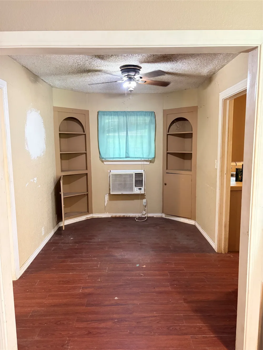 2423 Simpson Street Paris, TX 75460