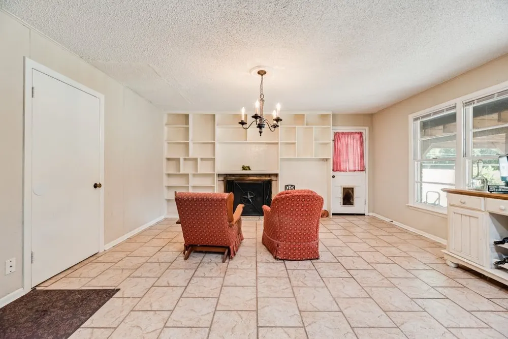 919 Surry Place Drive Cleburne, TX 76033