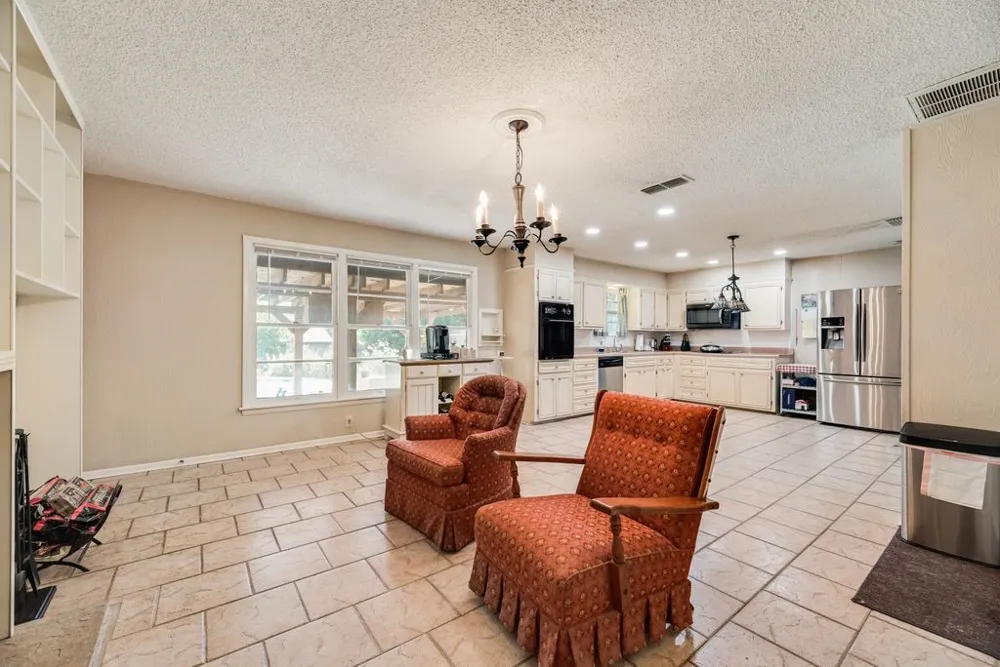 919 Surry Place Drive Cleburne, TX 76033