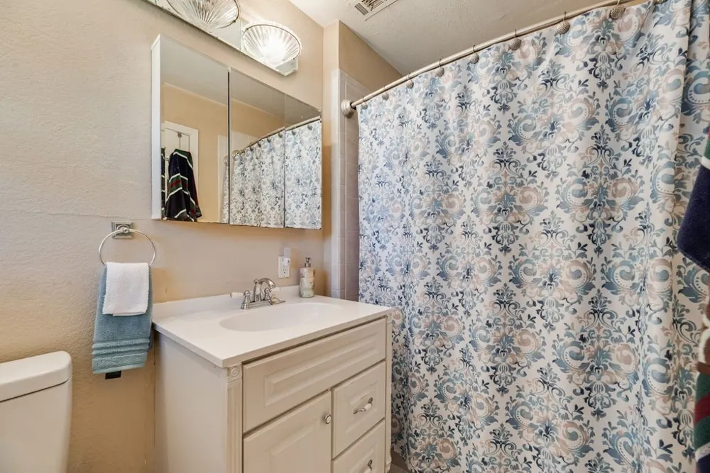919 Surry Place Drive Cleburne, TX 76033