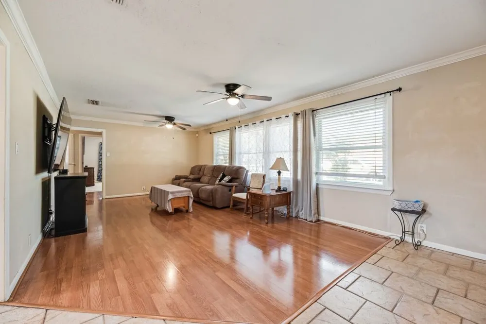 919 Surry Place Drive Cleburne, TX 76033