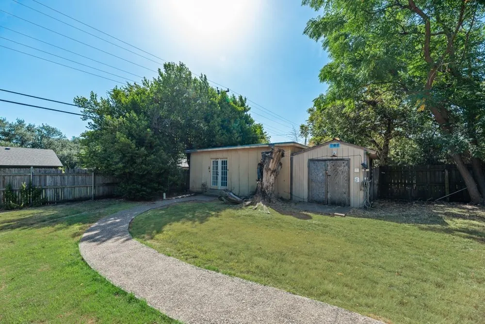919 Surry Place Drive Cleburne, TX 76033