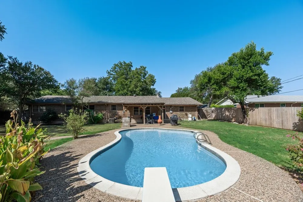 919 Surry Place Drive Cleburne, TX 76033