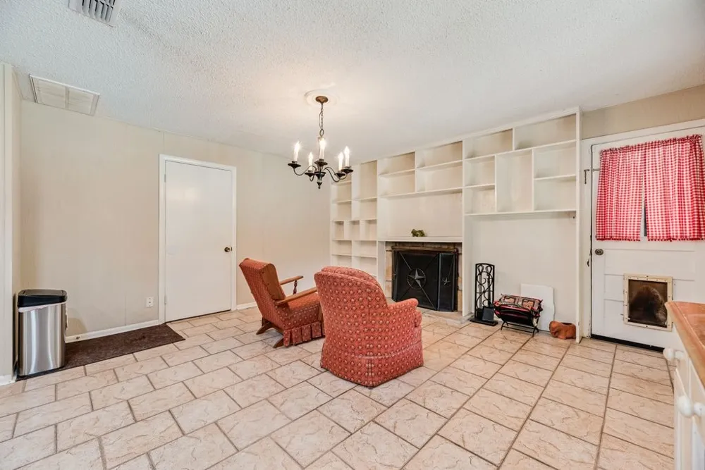 919 Surry Place Drive Cleburne, TX 76033