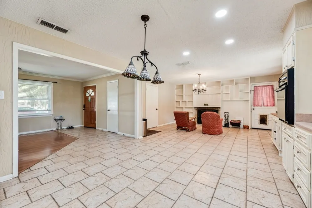 919 Surry Place Drive Cleburne, TX 76033