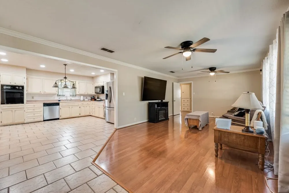 919 Surry Place Drive Cleburne, TX 76033