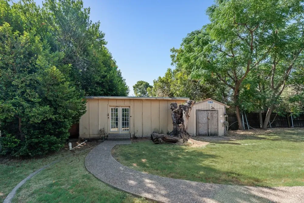 919 Surry Place Drive Cleburne, TX 76033