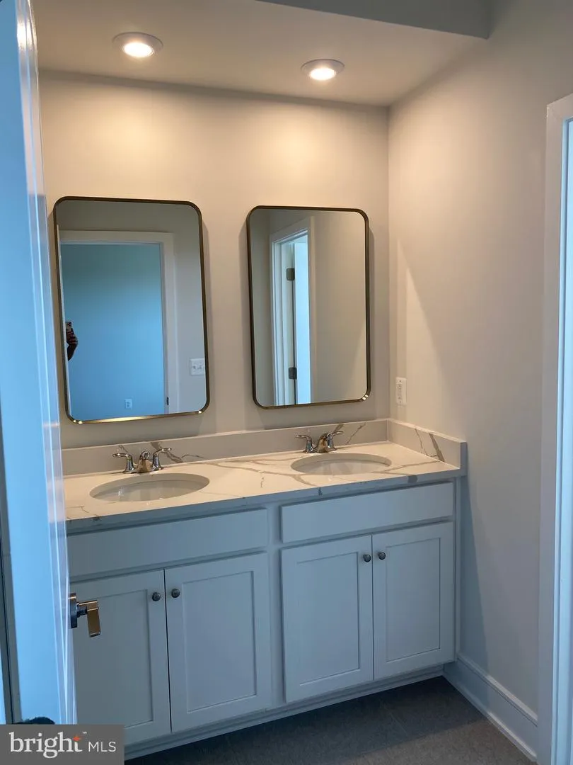 23083 SOARING TERRACE Ashburn, VA 20148