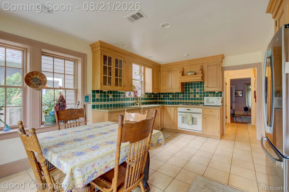 23 Hanover Road Pleasant Ridge City, MI 48069