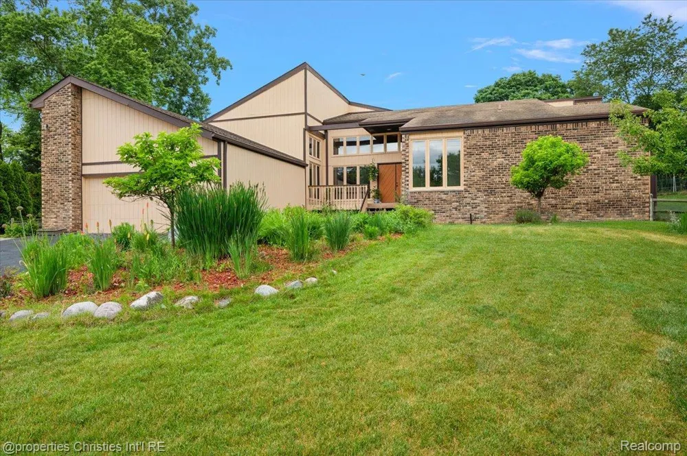 4566 Walden Drive Bloomfield Hills City, MI 48301