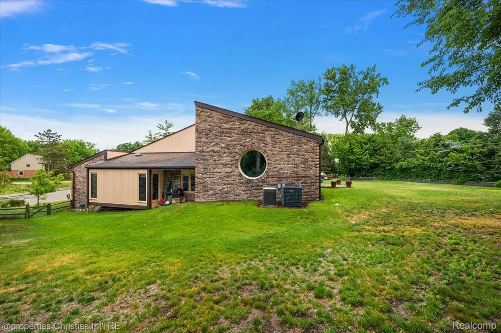 4566 Walden Drive Bloomfield Hills City, MI 48301