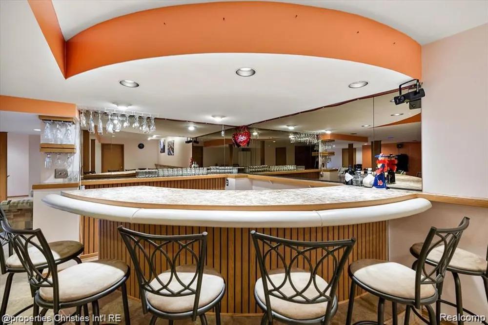 4566 Walden Drive Bloomfield Hills City, MI 48301