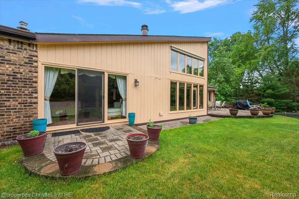 4566 Walden Drive Bloomfield Hills City, MI 48301