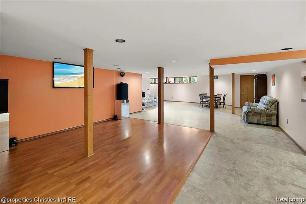 4566 Walden Drive Bloomfield Hills City, MI 48301