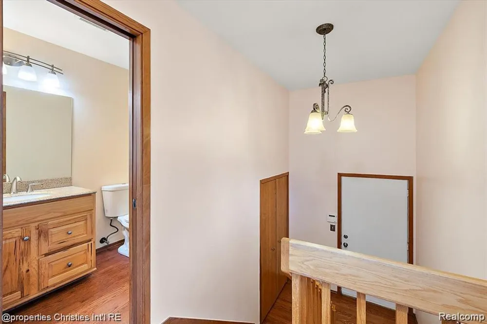 4566 Walden Drive Bloomfield Hills City, MI 48301