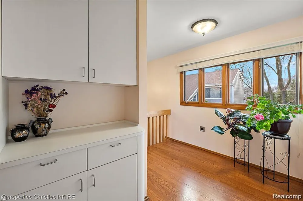 4566 Walden Drive Bloomfield Hills City, MI 48301
