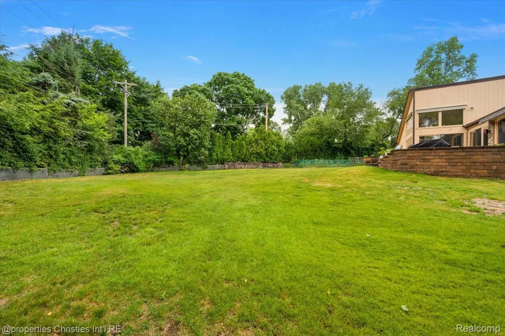 4566 Walden Drive Bloomfield Hills City, MI 48301