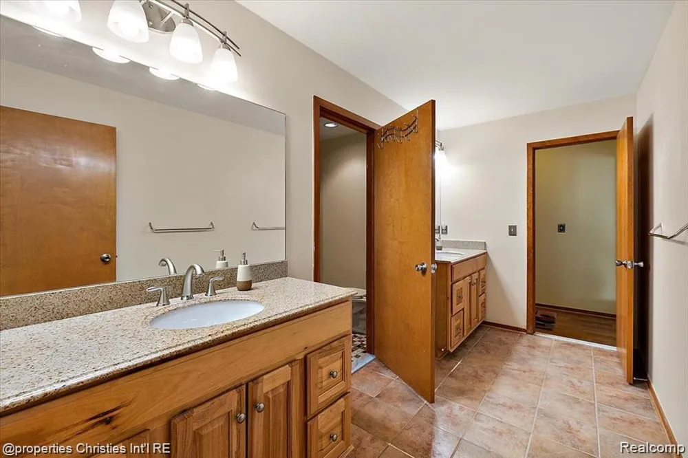 4566 Walden Drive Bloomfield Hills City, MI 48301