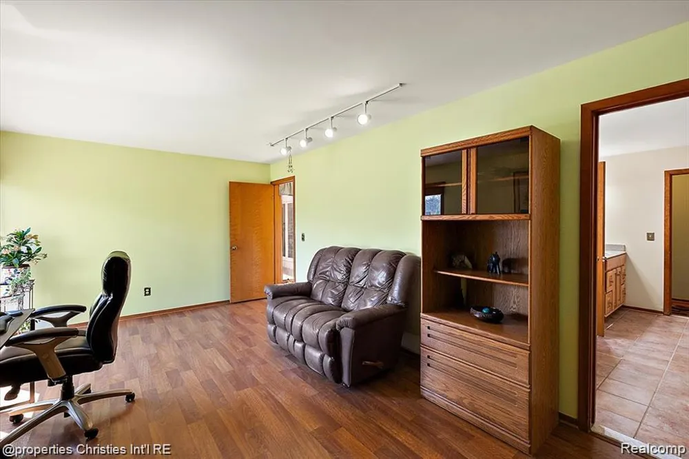 4566 Walden Drive Bloomfield Hills City, MI 48301