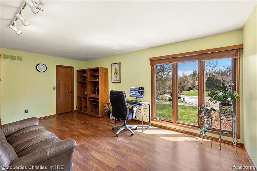 4566 Walden Drive Bloomfield Hills City, MI 48301