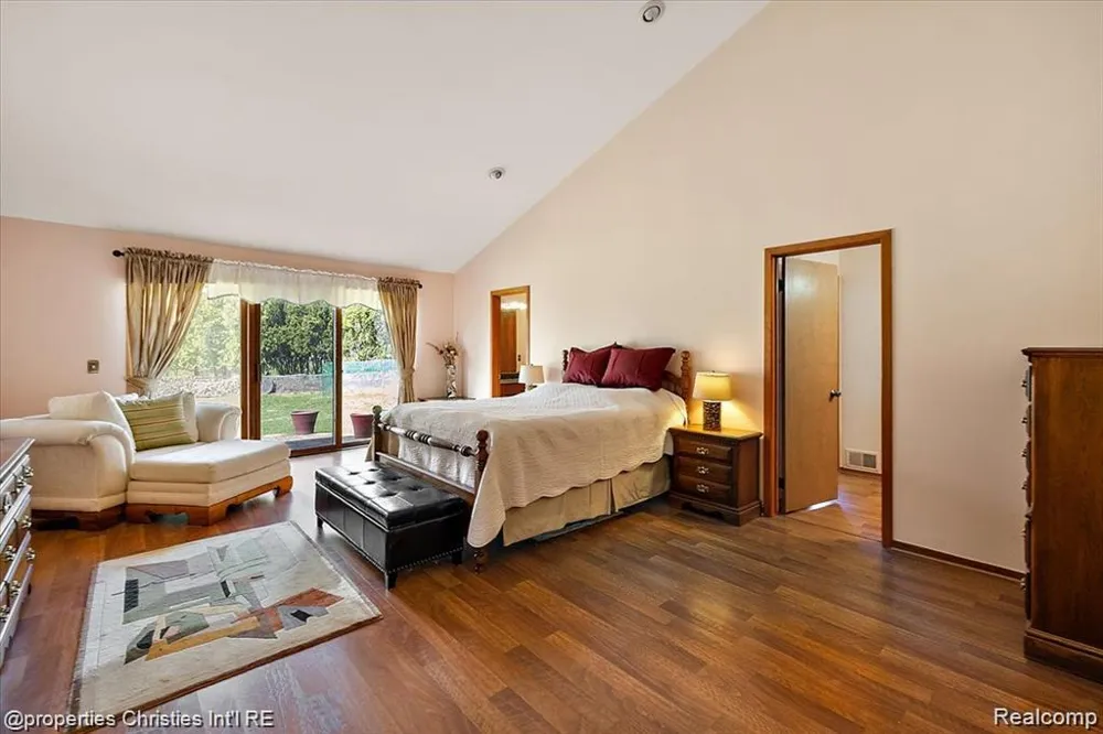 4566 Walden Drive Bloomfield Hills City, MI 48301