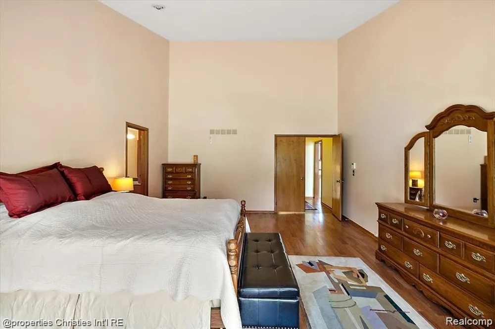4566 Walden Drive Bloomfield Hills City, MI 48301