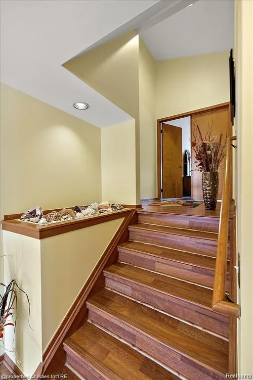 4566 Walden Drive Bloomfield Hills City, MI 48301