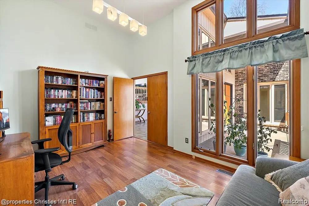 4566 Walden Drive Bloomfield Hills City, MI 48301