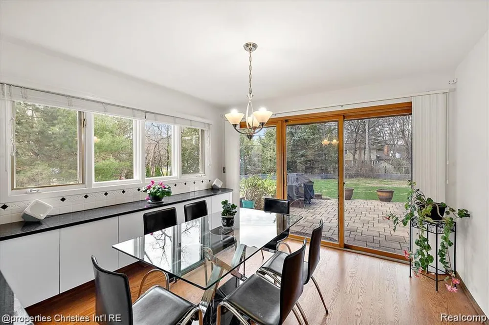 4566 Walden Drive Bloomfield Hills City, MI 48301