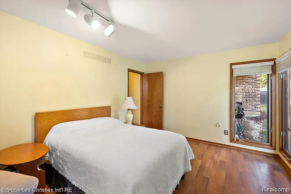 4566 Walden Drive Bloomfield Hills City, MI 48301